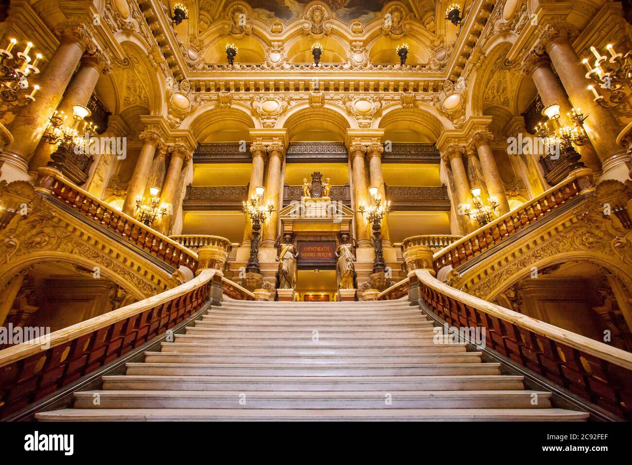 Kunstvoller Eingang zum Palais Garnier - Oper, Paris, Frankreich Stockfoto