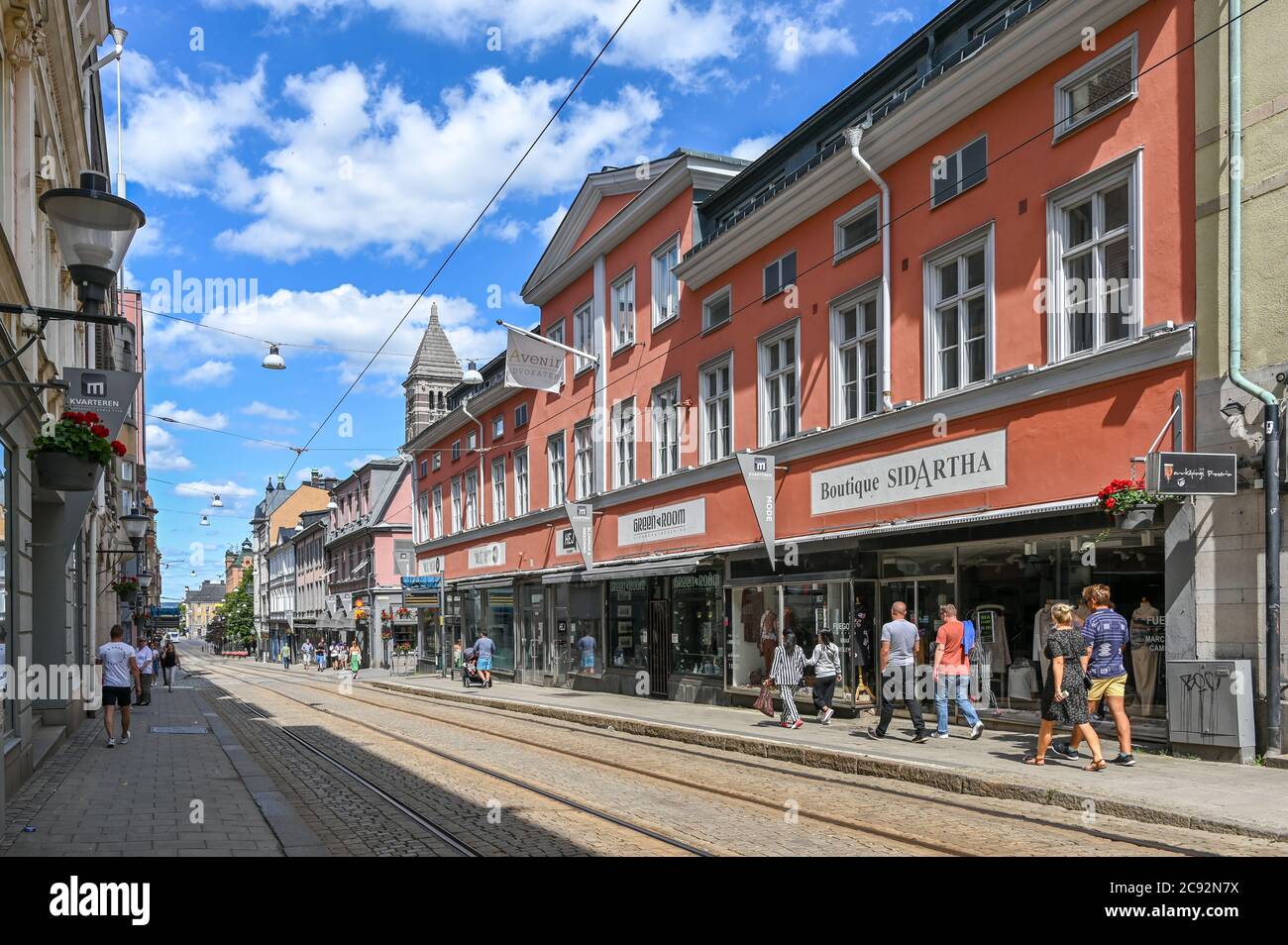 Drottningatan im Stadtzentrum von Norrkoping, Schweden. Dies ist die Hauptstraße im Stadtzentrum dieser historischen Industriestadt. Stockfoto