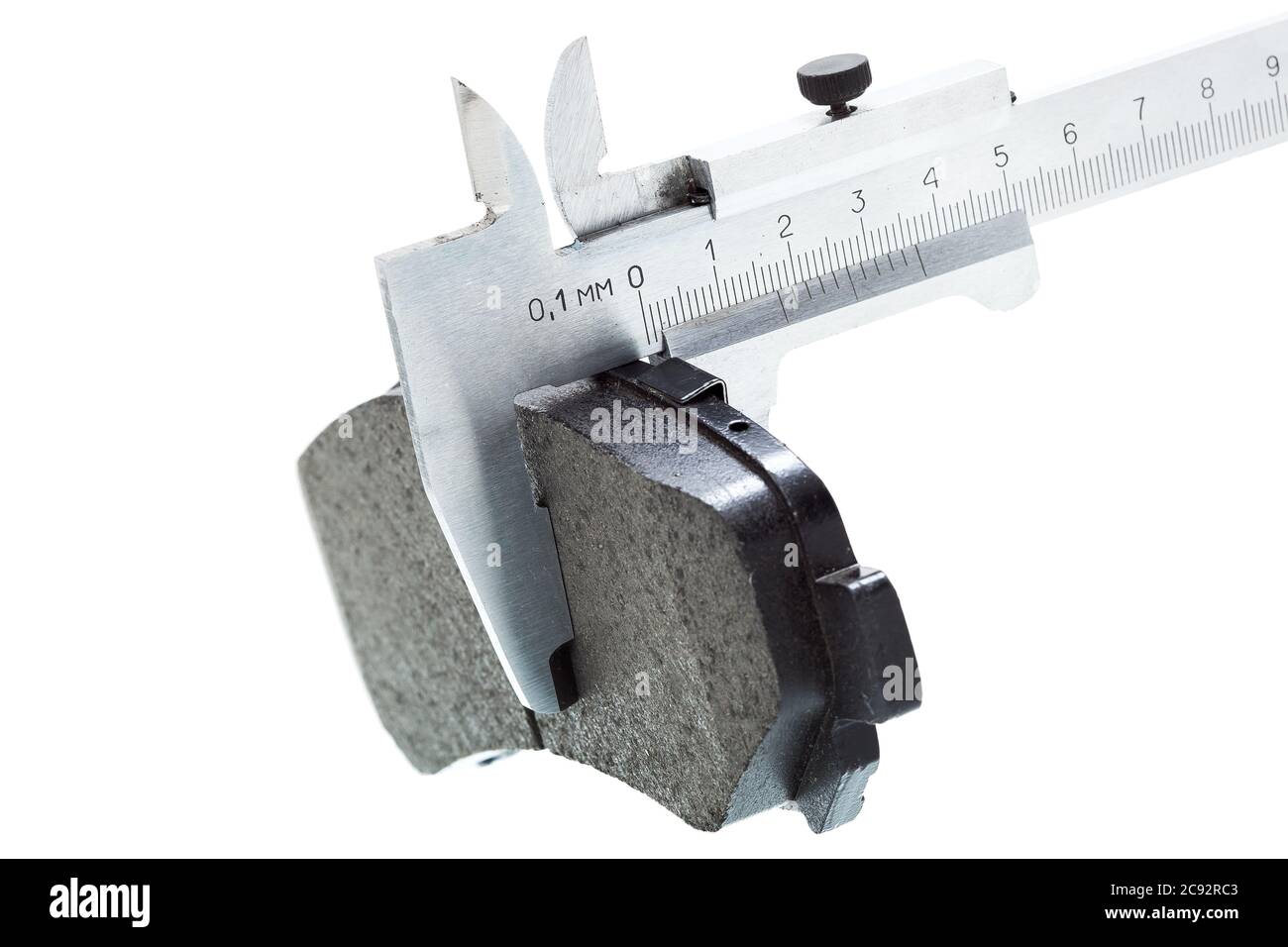 Bremsbeläge, Messung durch einen Bremssattel der Dicke Auto-Ersatzteil, isoliert niemand. Stockfoto