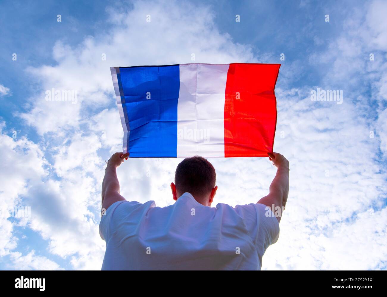 Mann hält Flagge von Frankreich, Konzeptbild Stockfoto