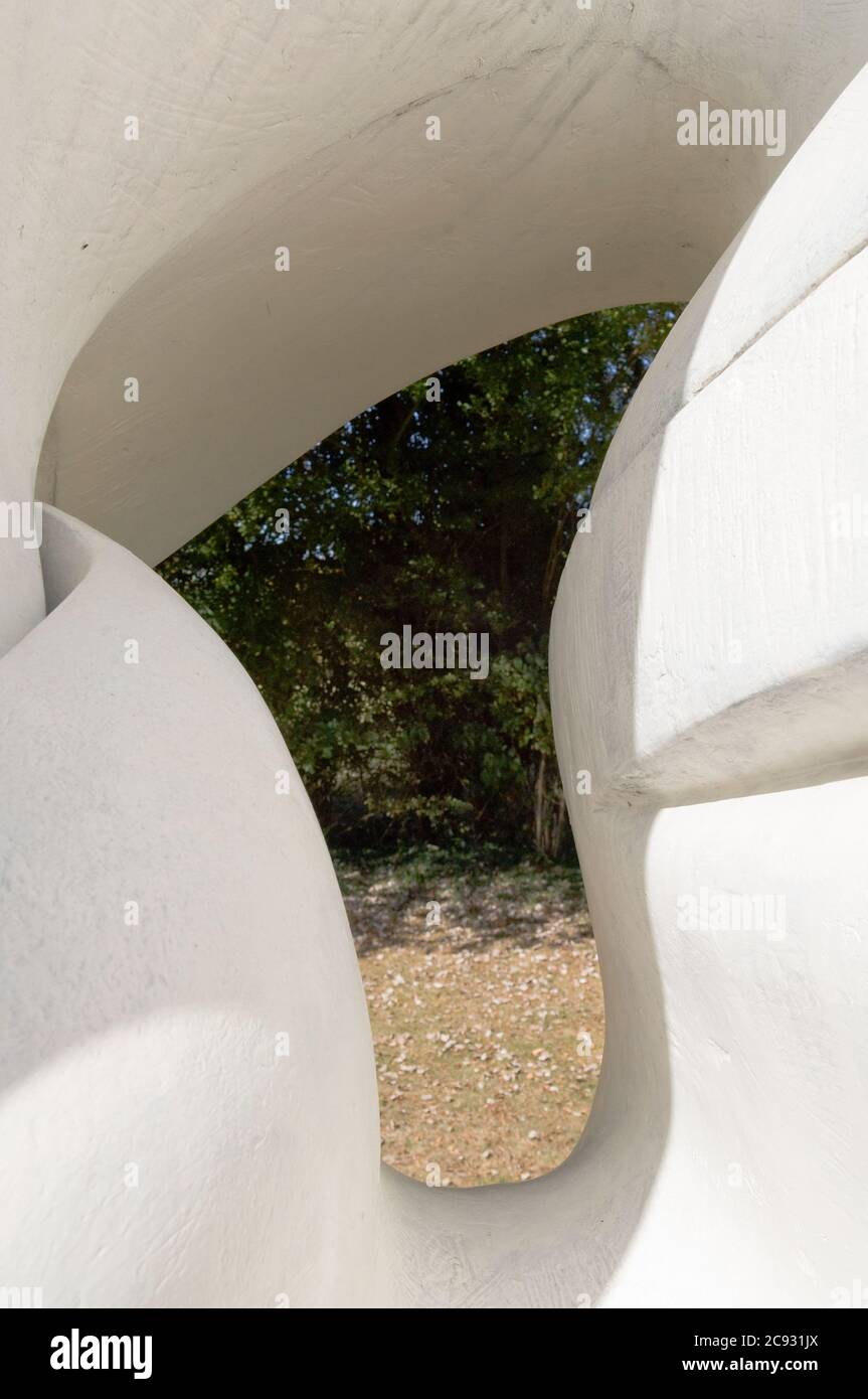 Ein Detail und Ausschnitt einer Henry Moore Skulptur Stockfoto