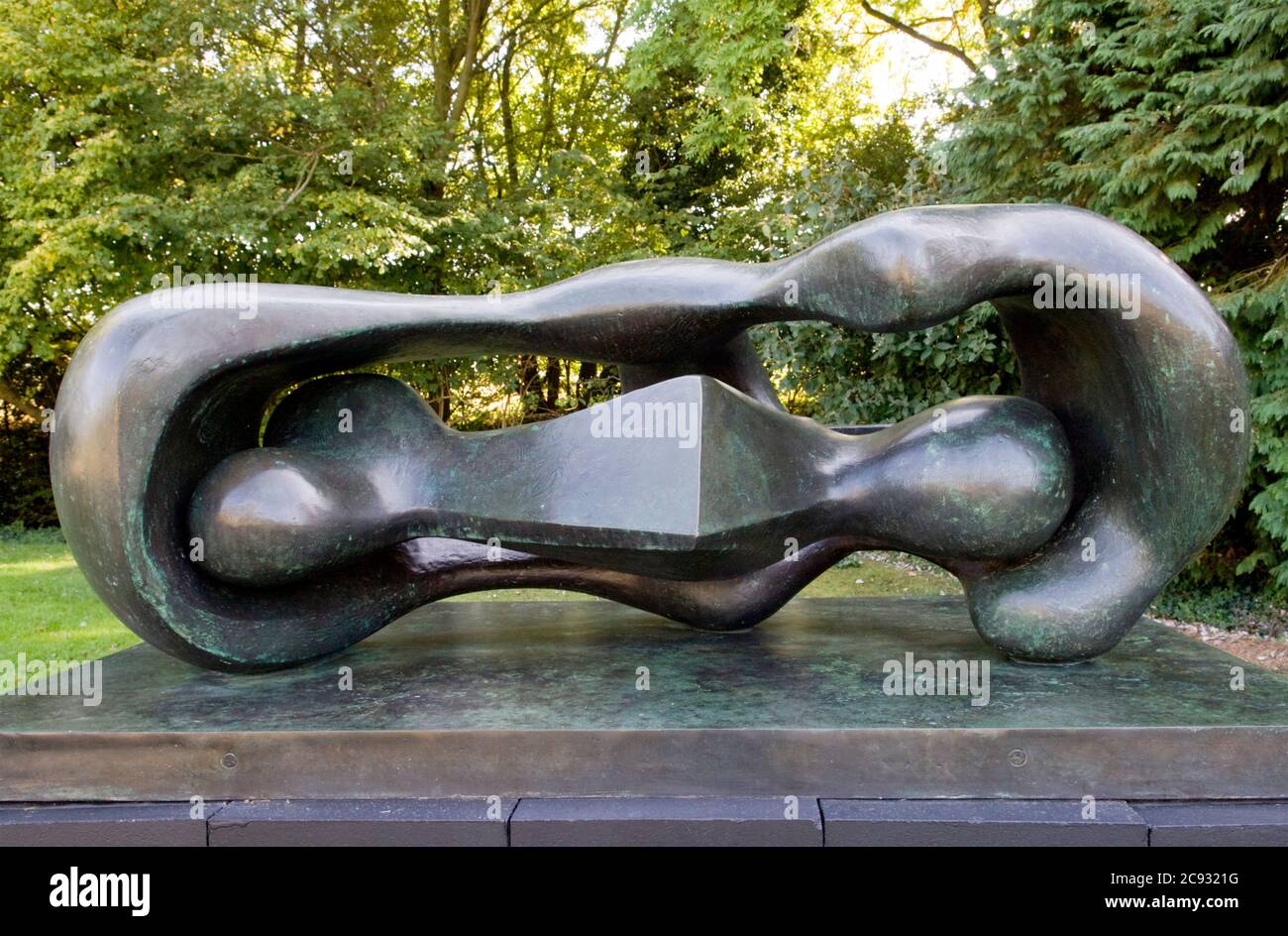 Eine große Skulptur in Hoglands, die Henry Moore Foundation Stockfoto