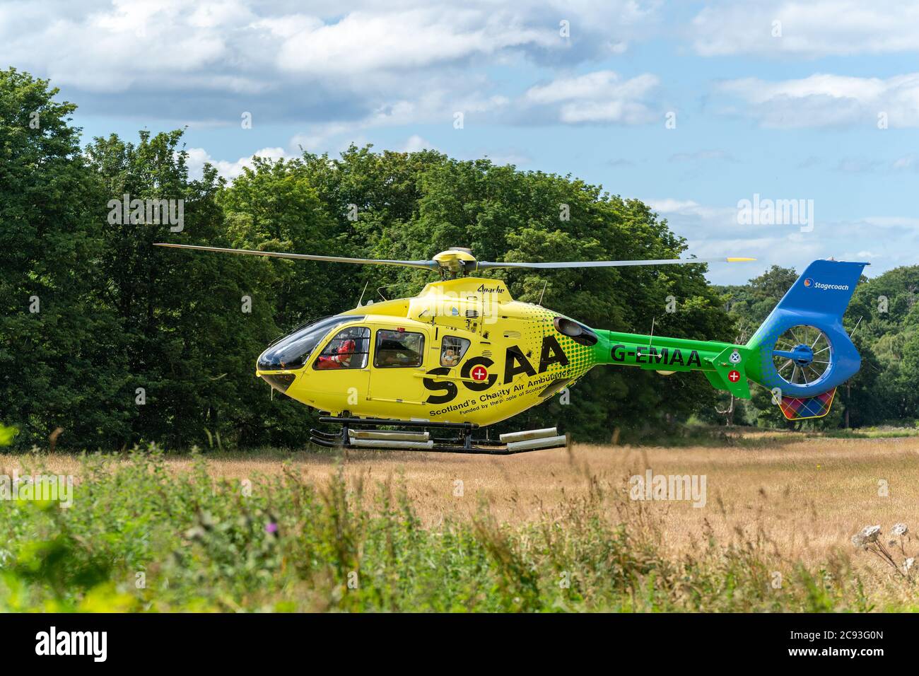 26. Juli 2020. Alvah Bridge, Banff, Aberdeenshire, Schottland, Großbritannien. Dies ist eine der SCAA, Scottish Charity Air Ambulance, die von der Brücke VON A abfährt Stockfoto