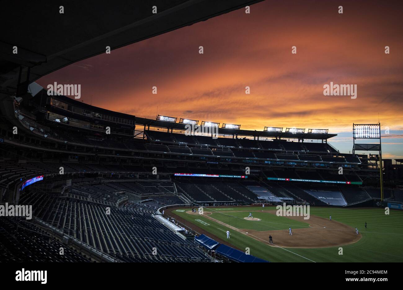 Washington, Usa. Juli 2020. Toronto Blue Jays Wilmer Font setzt sich am Dienstag, 28. Juli 2020 in Washington, DC im achten Inning gegen die Washington Nationals im Nationals Park ein. Foto von Kevin Dietsch/UPI Kredit: UPI/Alamy Live News Stockfoto