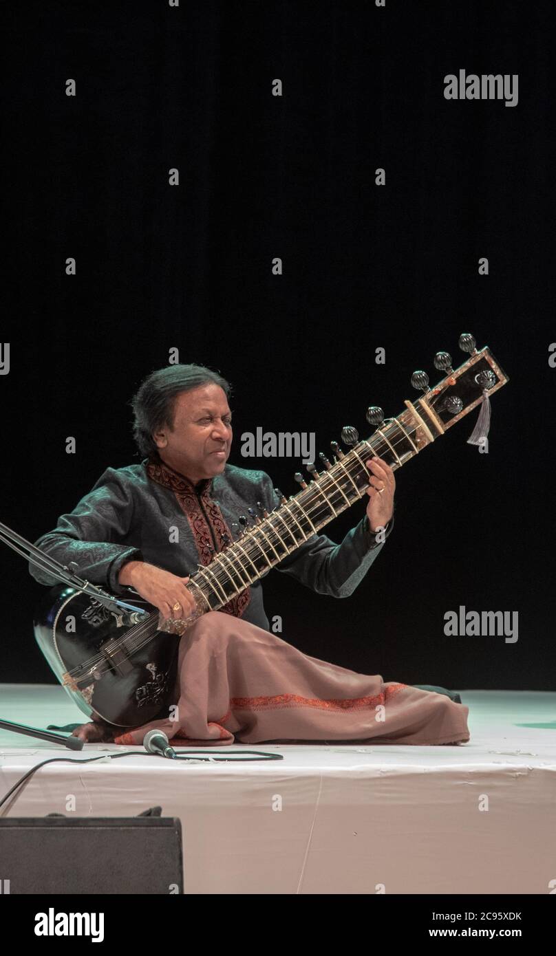 Indische ethnische Volksmusik während eines ethnischen Festivals in Jerusalem, Israel Stockfoto