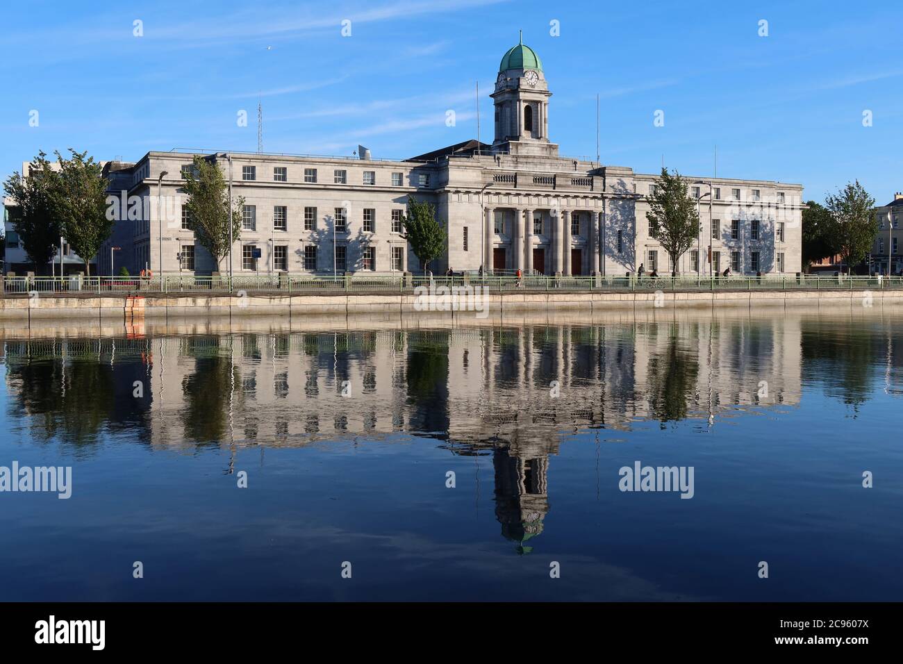 Rathaus, Albert Quay und der Fluss Lee, Stadt Cork, County Cork, Irland Stockfoto