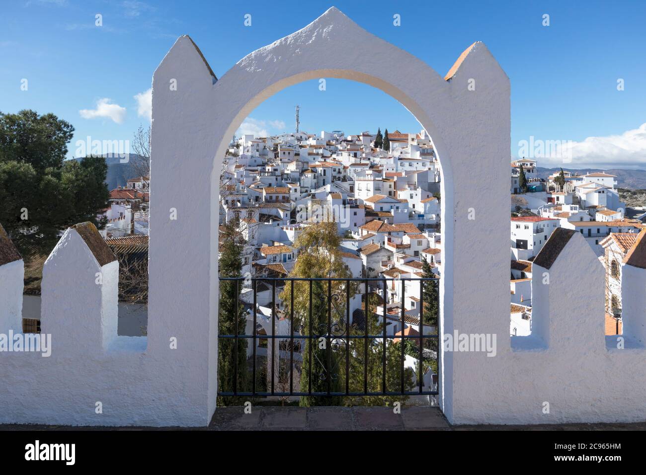 Comares, Provinz Malaga, Andalusien, Südspanien. Gesamtansicht. Stockfoto