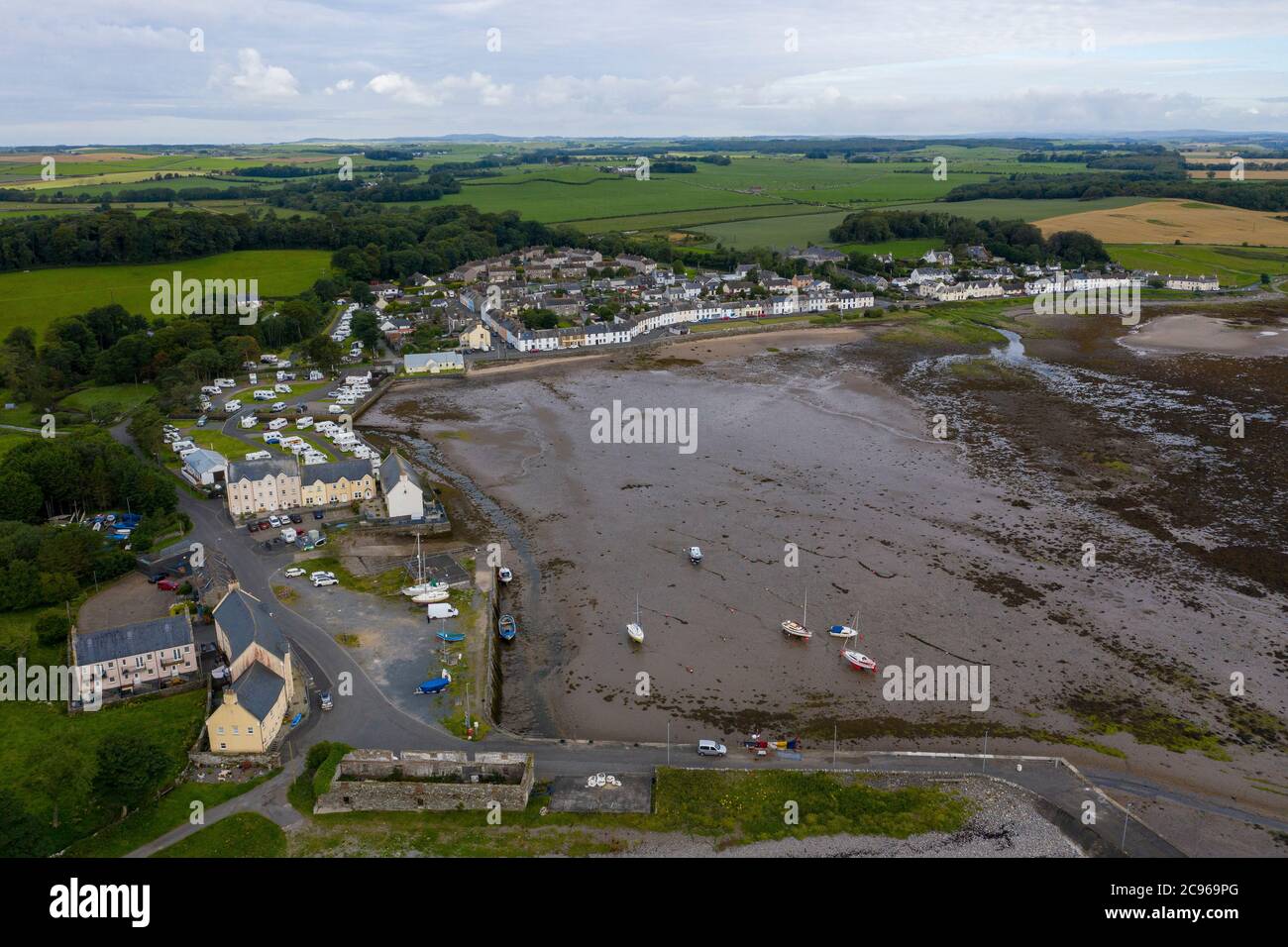 Luftaufnahme von Garlieston Fischerdorf und Hafen, Wigtownshire, Dumfries und Galloway, Schottland. Stockfoto