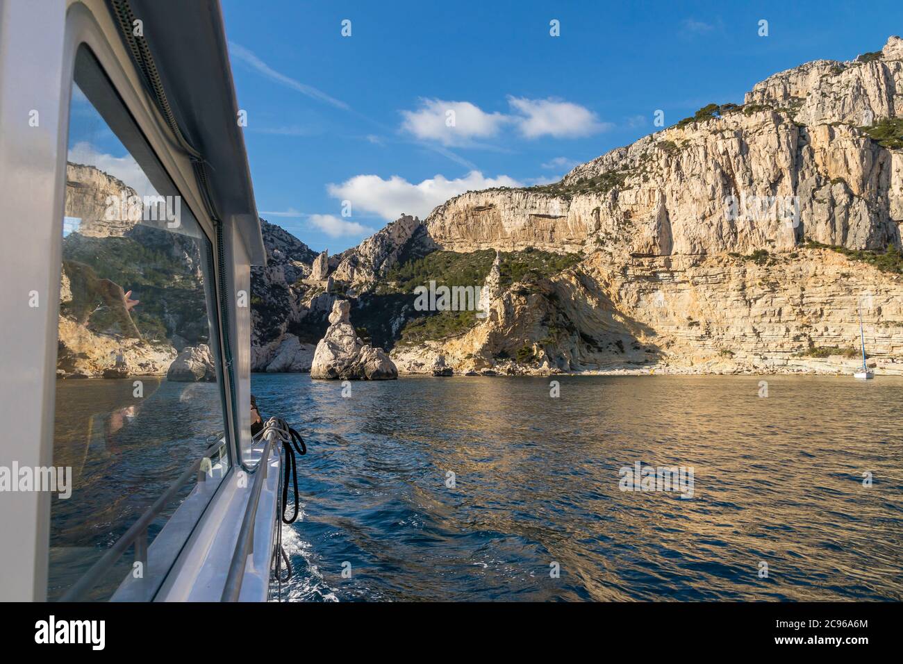 Parc national des Calanques von einem Ausflugsboot aus gesehen, Marseille, Frankreich, Europa Stockfoto