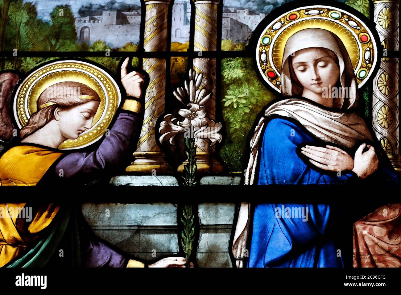 Basilika unserer Lieben Frau von Genf. Buntglasfenster. Szene der Verkündigung. Genf. Schweiz. Stockfoto
