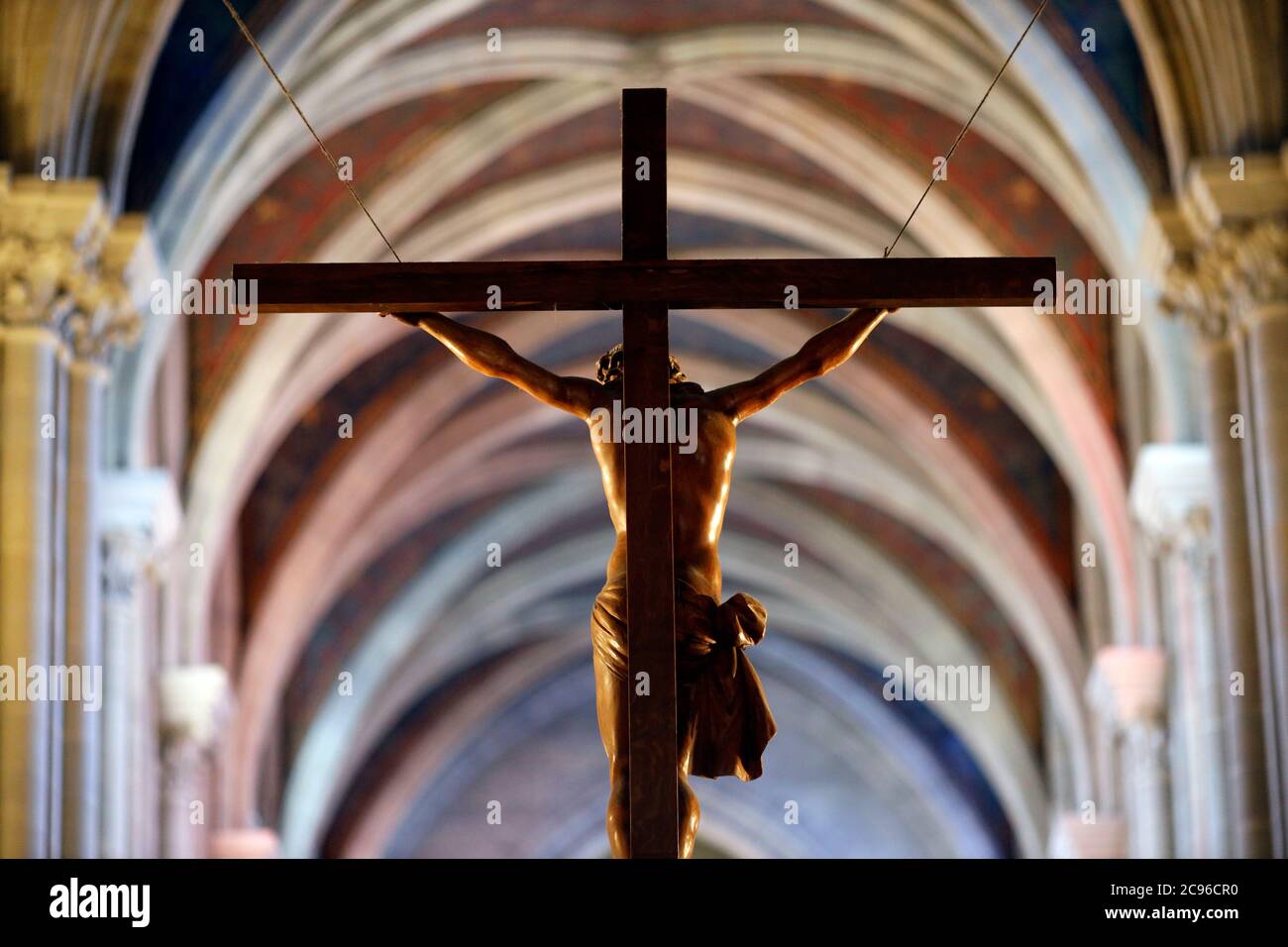 Basilika unserer Lieben Frau von Genf. Skulptur. Die Kreuzigung. Jesus am Kreuz. Genf. Schweiz. Stockfoto