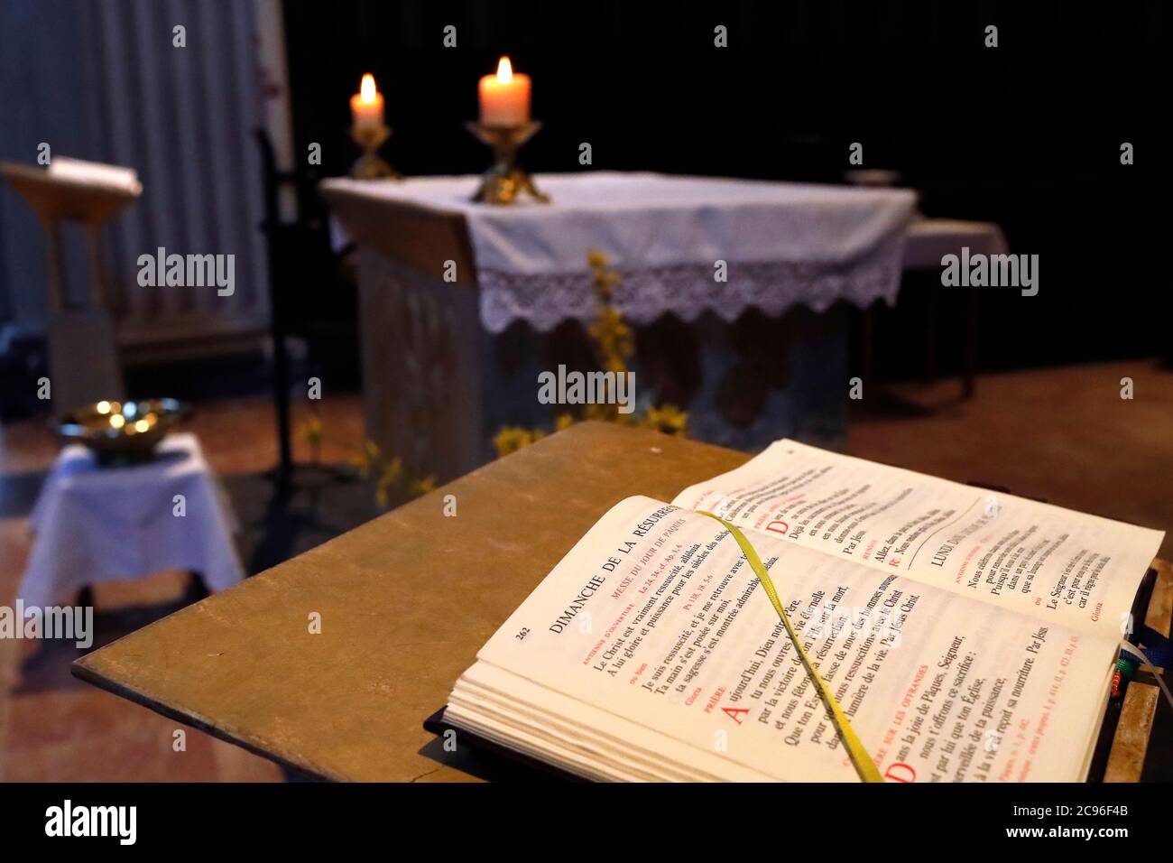 Katholische Kirche. Ostermesse. Lektionar. Sallanches. Frankreich. Stockfoto