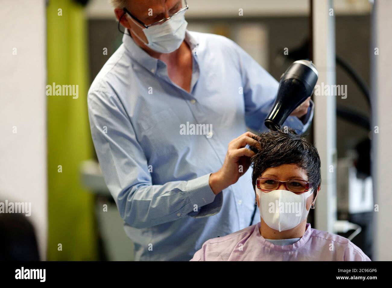 Coronavirus-Epidemie (covid-19). Friseur. Schutzmaßnahmen. Saint Gervais. Frankreich. Stockfoto