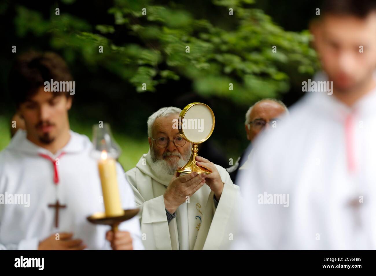 Fronleichnam oder Fest des Allerheiligsten Sakraments. La Roche sur Foron. Frankreich. Stockfoto