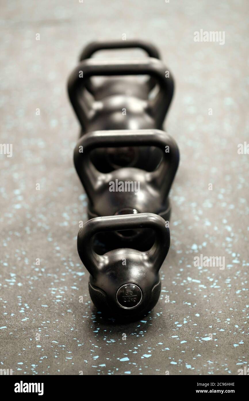 Lauf und Sens. Sportzentrum. kettlebells. Passy. Frankreich. Stockfoto