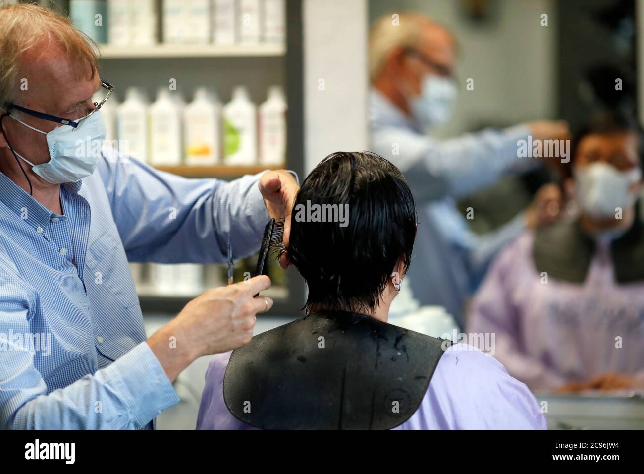 Coronavirus-Epidemie (covid-19). Friseur. Schutzmaßnahmen. Saint Gervais. Frankreich. Stockfoto