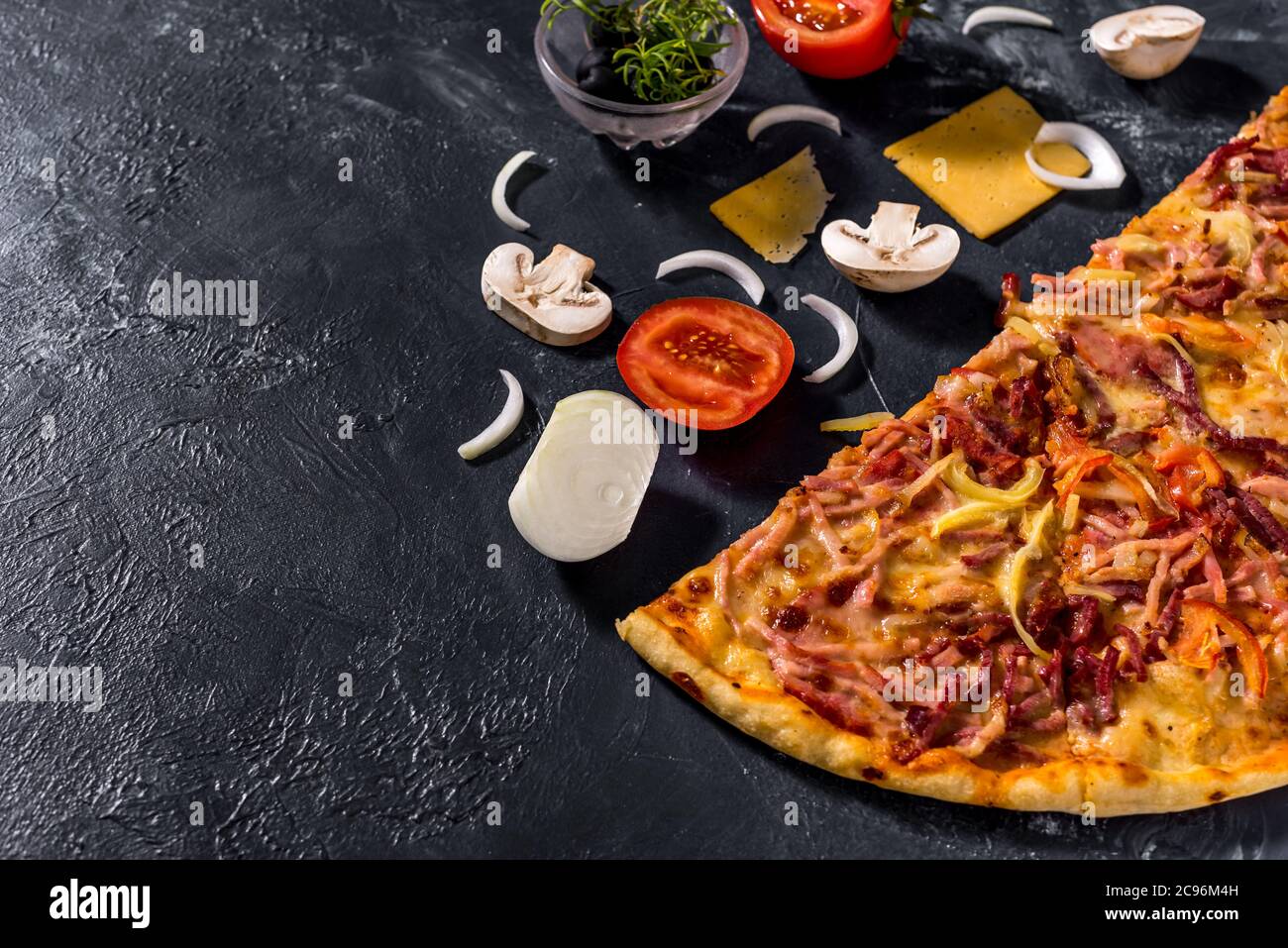 Pepperoni Pizza Stockfotos Und Bilder Kaufen Seite 30 Alamy