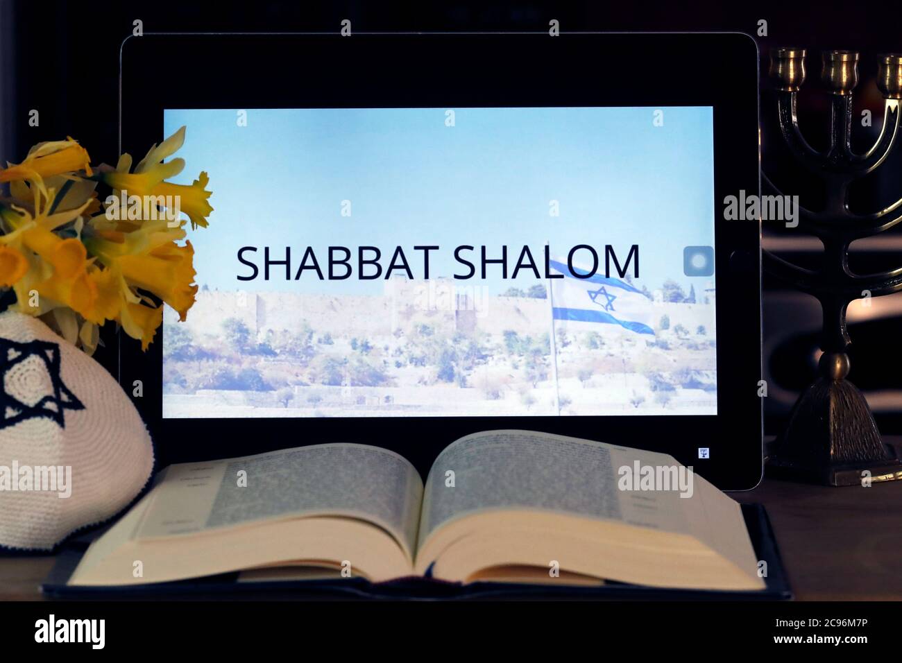 France Television auf iPad. Jüdische TV-Show. Die Wege des Glaubens. Shabbat Shalom. Frankreich. Stockfoto