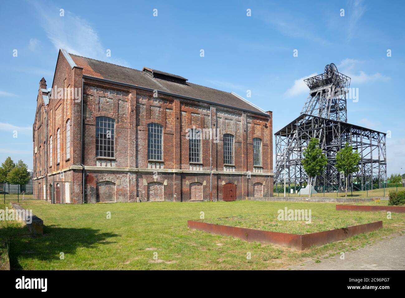 Schachtturm und Industriehalle, Pit-Rahmen, Radbod, Bockum-Hövel, Hamm, Ruhrgebiet, Nordrhein-Westfalen, Deutschland Stockfoto