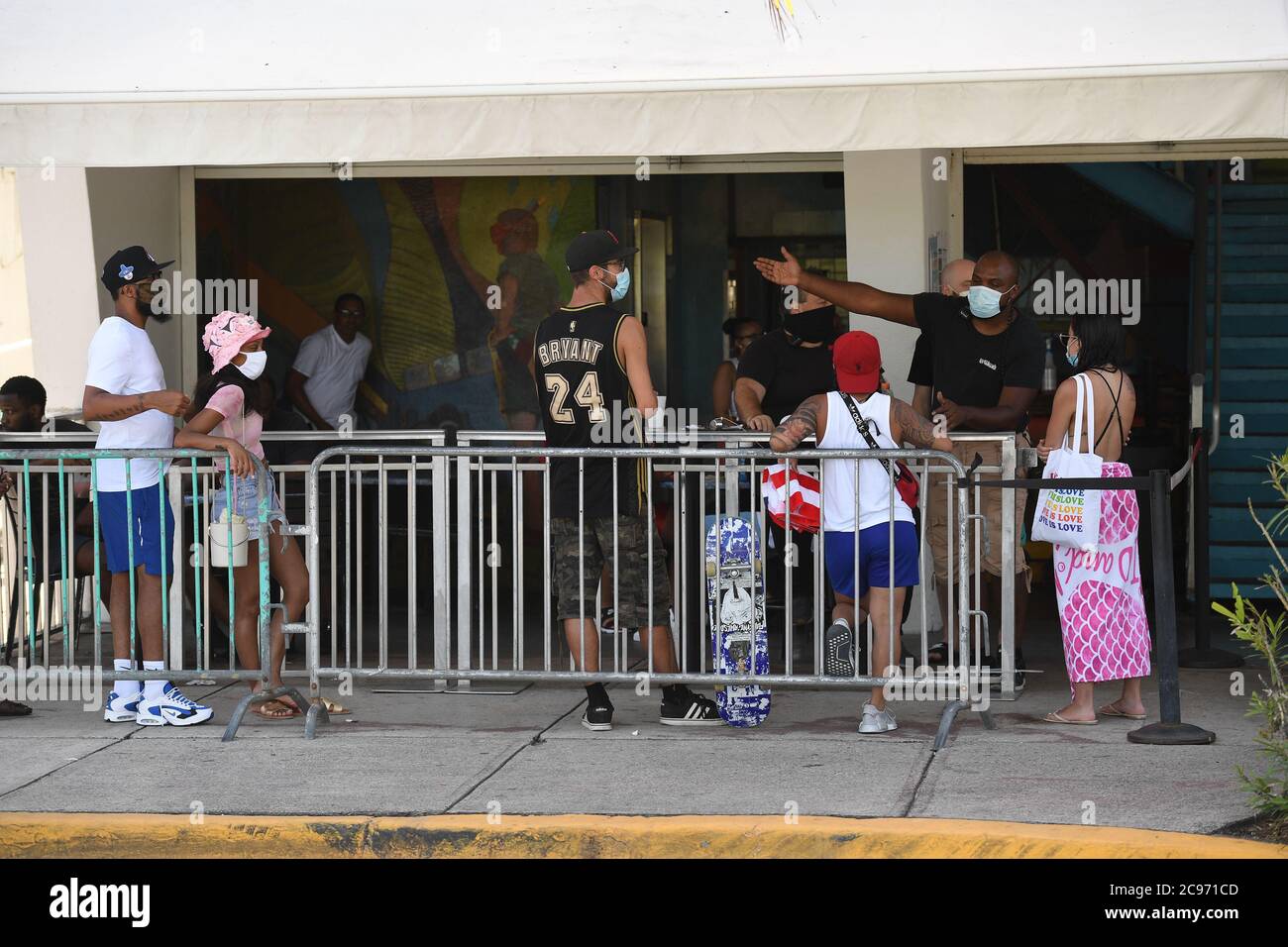 MIAMI BEACH, FL - JULI 28: Blick auf Miami Beach als Miami Dade County ist eine tägliche 8 Uhr bis 6 Uhr morgens Ausgangssperre, sowie Florida Berichterstattung mehr als 9,243 neue COVID-19 Fälle Dienstag und 191 Todesfälle am 28. Juli 2020 in Miami Beach, Florida. Quelle: Mpi04/mediaPunch Stockfoto