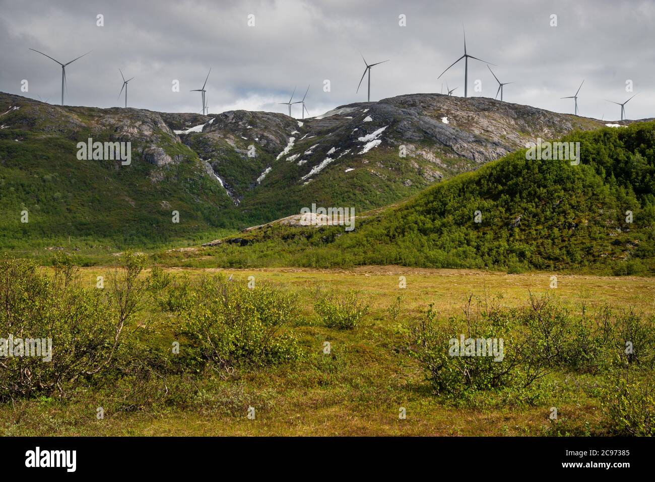 Windpark Kvitfjell auf Kvaloeya, Norwegen, Troms, Raudfjellet Stockfoto