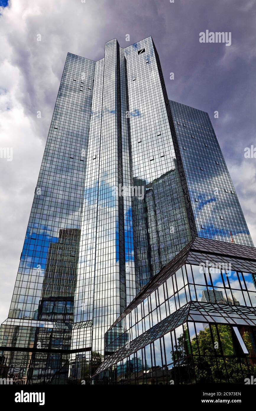 Gespiegelte Hochhäuser, Deutsche Bank Konzernzentrale, Deutschland, Hessen, Frankfurt am Main Stockfoto