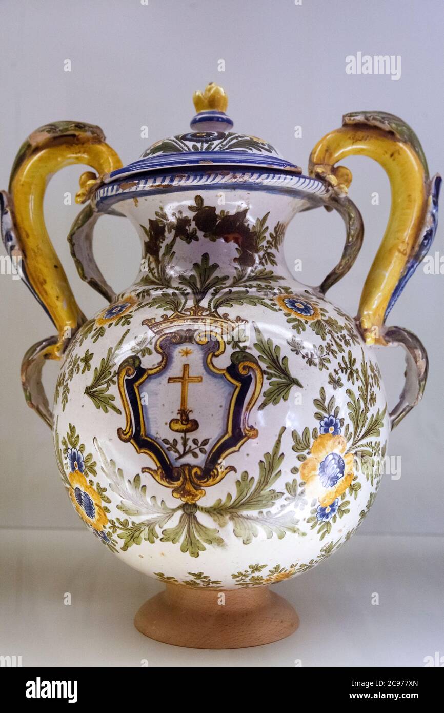 Italien Marche Jesi Palazzo Pianetti -Sitz der städtischen Kunstgalerie - Keramikbehälter der alten Apotheke Stockfoto
