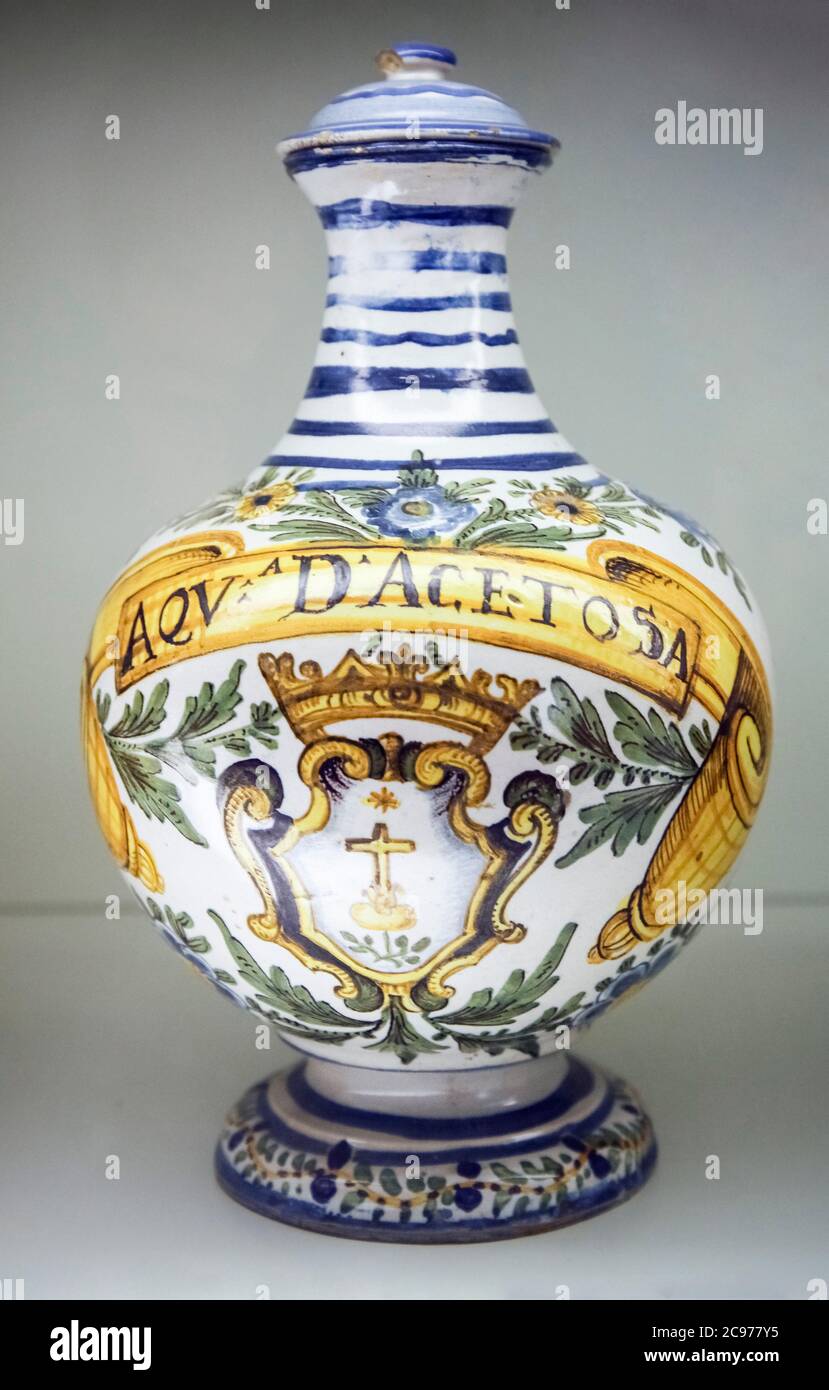 Italien Marche Jesi Palazzo Pianetti -Sitz der städtischen Kunstgalerie - Keramikbehälter der alten Apotheke Stockfoto