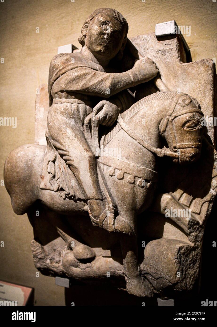 Italien Marche Jesi Palazzo Pianetti - Sitz der städtischen Kunstgalerie - Hochrelief aus Marmor von San Giorgio zu Pferd Stockfoto