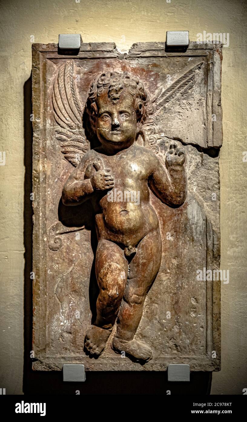 Italien Marche Jesi Palazzo Pianetti -Sitz der städtischen Kunstgalerie - Hochrelief in Marmor geflügelten Cherub Stockfoto