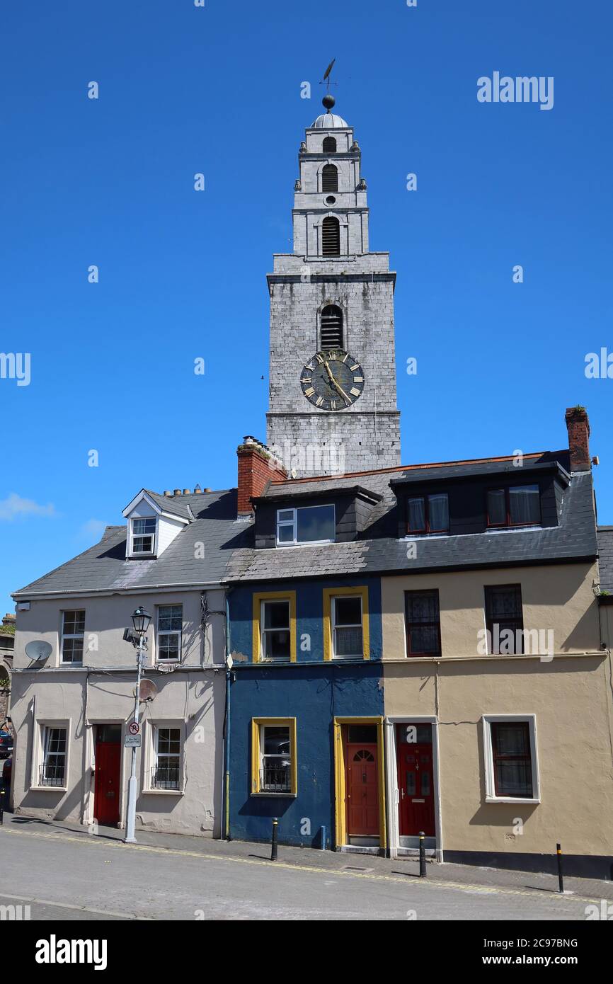 St. Anne Kirche mit Häusern im Vordergrund, Shandon, Cork City, Co Cork, Irland Stockfoto