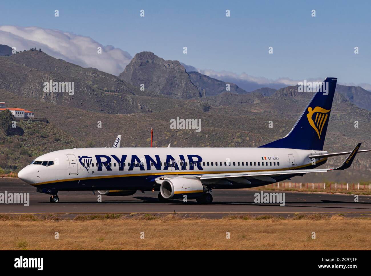 Los Rodeos, Teneriffa/Kanarische Inseln; Juli 24 2020: Ryanair boing 737-8AS, startbereit, in La Laguna City Airport Stockfoto