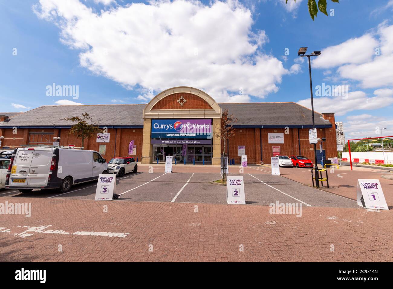 Currys, PC World-Shop, Geschäft in London Road Retail Park, Southend on Sea, Essex, Großbritannien, mit Carphone Warehouse. Shop Front. COVID-19 klicken und sammeln Stockfoto