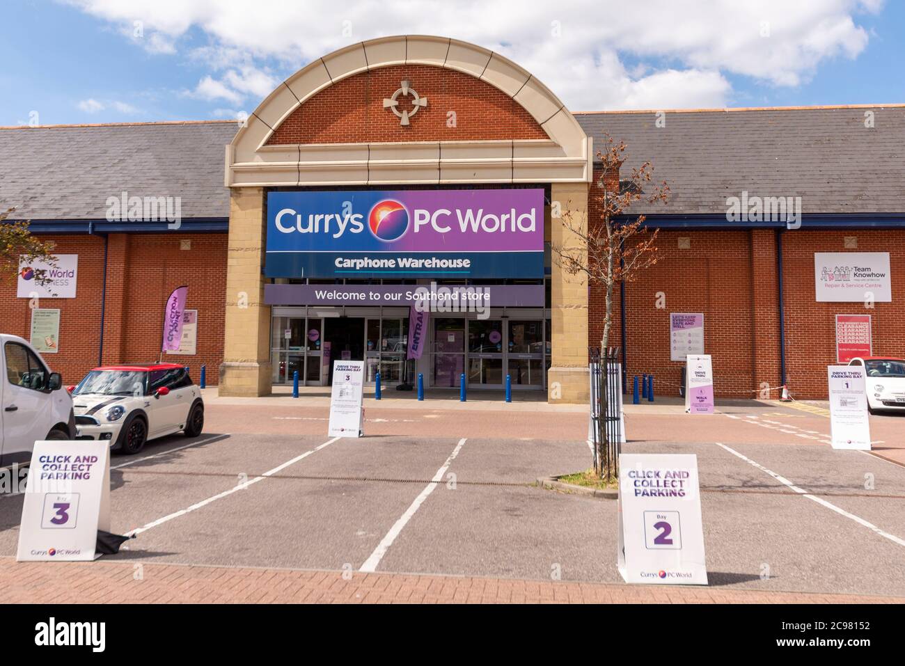 Currys, PC World-Shop, Geschäft in London Road Retail Park, Southend on Sea, Essex, Großbritannien, mit Carphone Warehouse. Shop Front. COVID-19 klicken und sammeln Stockfoto