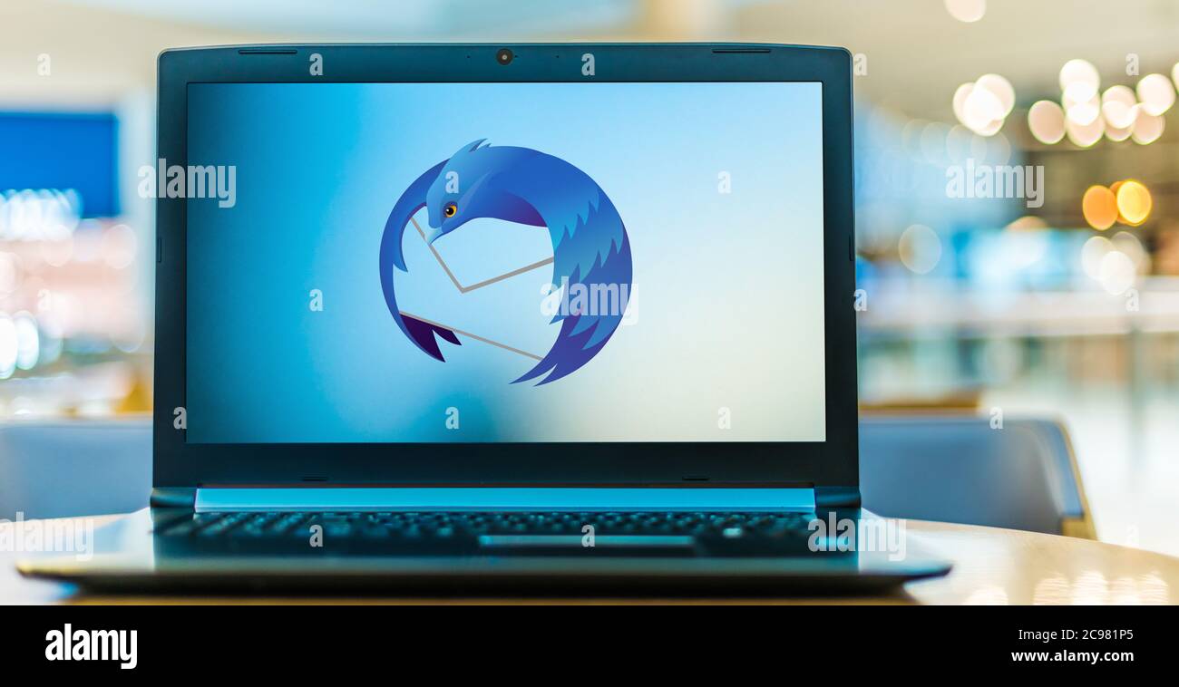 POZNAN, POL - 16. JUNI 2020: Laptop-Computer mit Logo von Mozilla Thunderbird, einem kostenlosen und Open-Source-Cross-Plattform-E-Mail-Client, News-Client, R Stockfoto