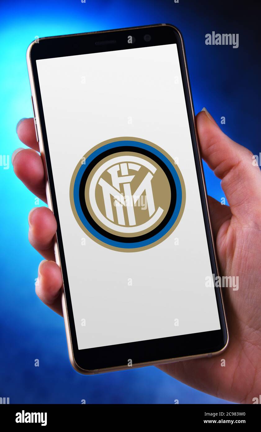 POZNAN, POL - 20. JUNI 2020: Smartphone mit dem Logo von Inter Mailand, einem italienischen Fußballverein mit Sitz in Mailand, Lombardei Stockfoto