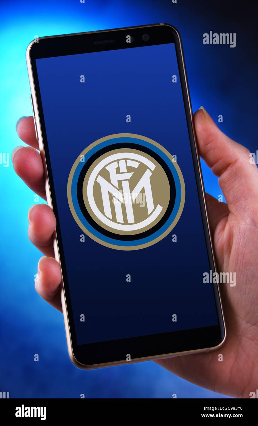 POZNAN, POL - 20. JUNI 2020: Smartphone mit dem Logo von Inter Mailand, einem italienischen Fußballverein mit Sitz in Mailand, Lombardei Stockfoto