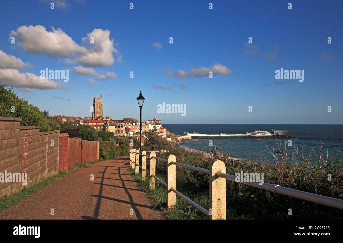 Ein Blick auf die Ostklippe Fußweg hinunter in den Norden Norfolk Badeort Cromer, Norfolk, England, Großbritannien. Stockfoto