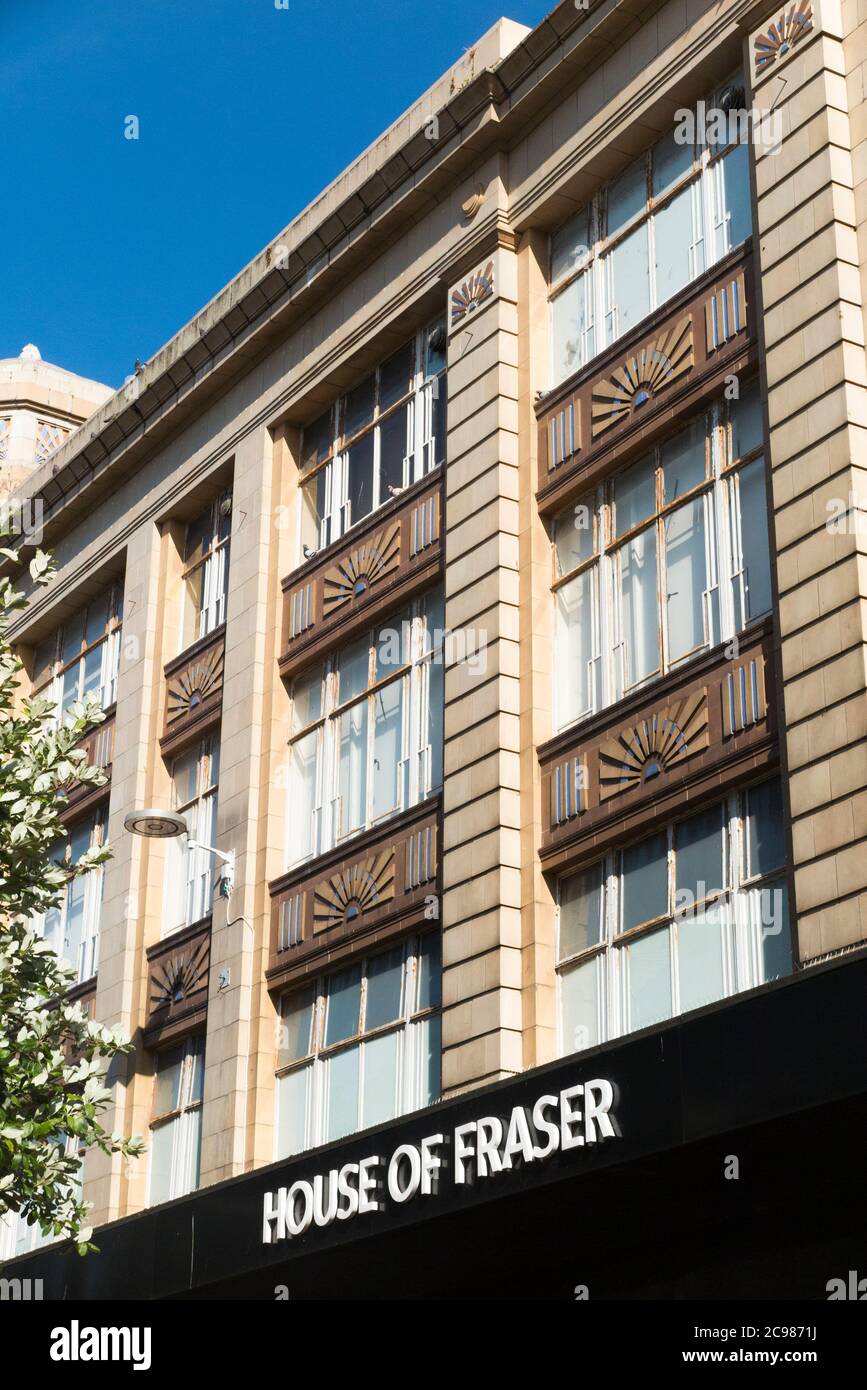 House of Fraser Schild und Schilder / Shop Front / Kaufhaus Shop in Bournemouth, Großbritannien. Von Sports Direct aus der Verwaltung gekauft und jetzt als Fraser Group bekannt. (120) Stockfoto