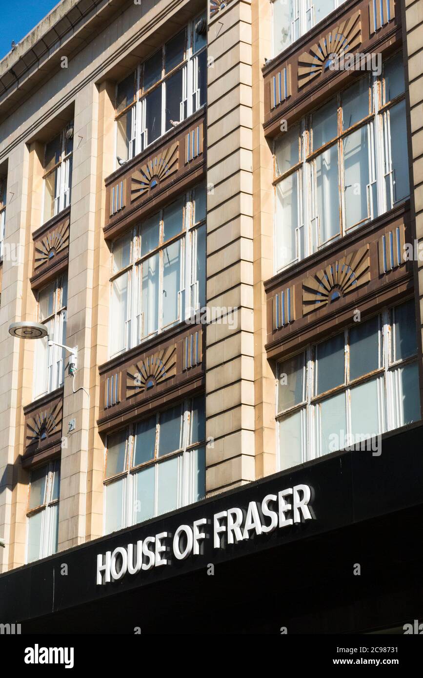 House of Fraser Schild und Schilder / Shop Front / Kaufhaus Shop in Bournemouth, Großbritannien. Von Sports Direct aus der Verwaltung gekauft und jetzt als Fraser Group bekannt. (120) Stockfoto