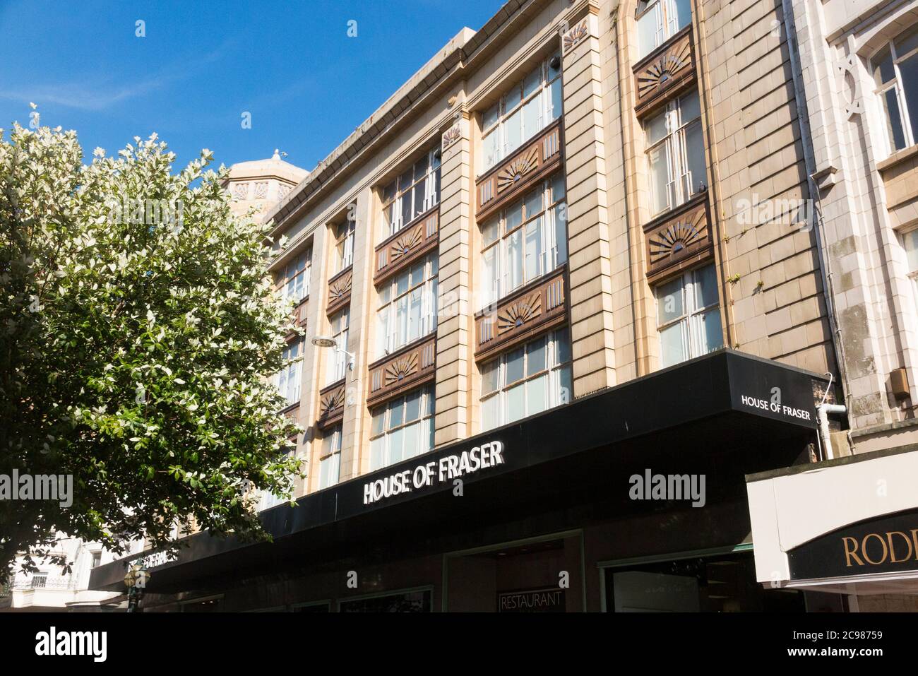 House of Fraser Schild und Schilder / Shop Front / Kaufhaus Shop in Bournemouth, Großbritannien. Von Sports Direct aus der Verwaltung gekauft und jetzt als Fraser Group bekannt. (120) Stockfoto