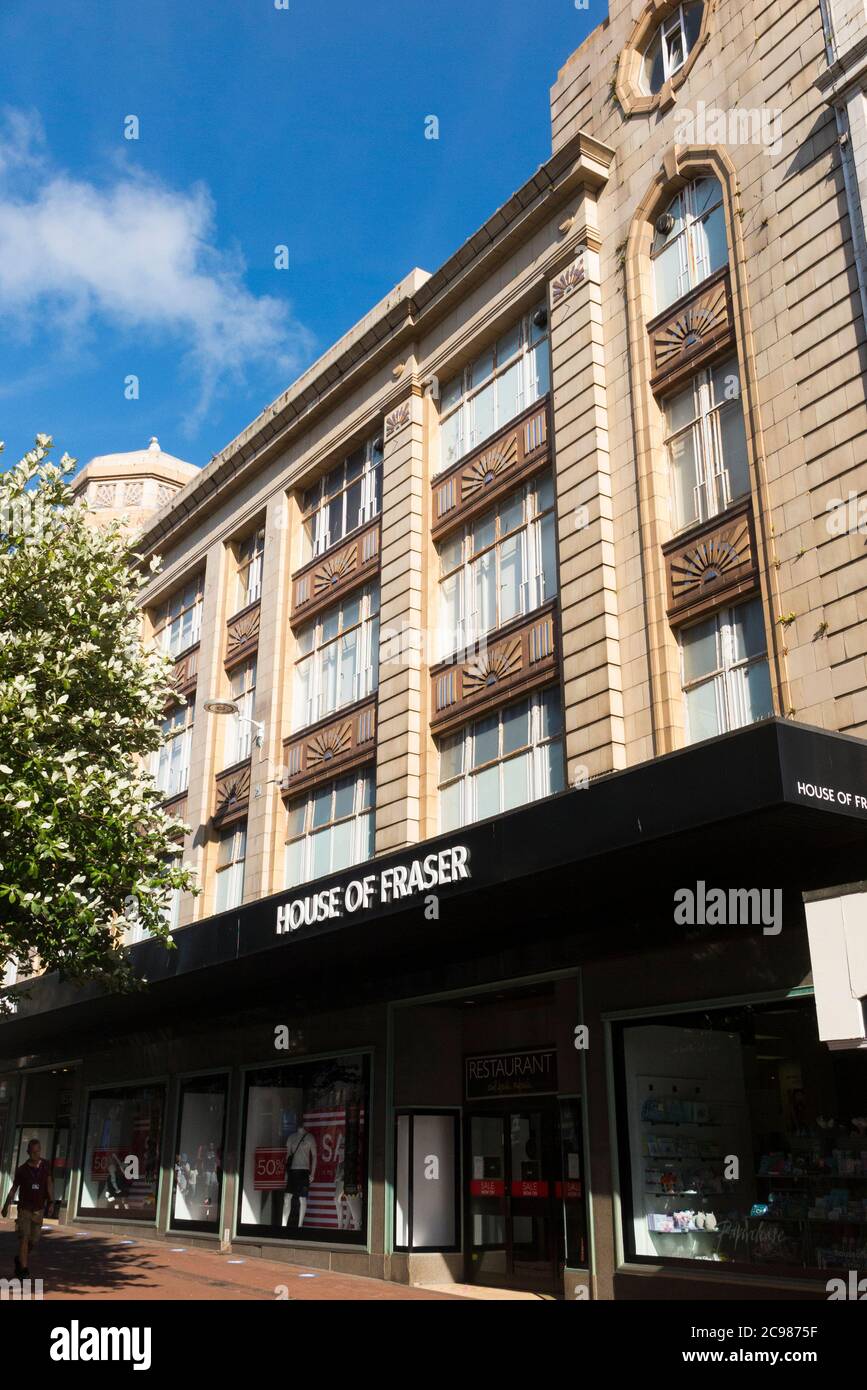 House of Fraser Schild und Schilder / Shop Front / Kaufhaus Shop in Bournemouth, Großbritannien. Von Sports Direct aus der Verwaltung gekauft und jetzt als Fraser Group bekannt. (120) Stockfoto