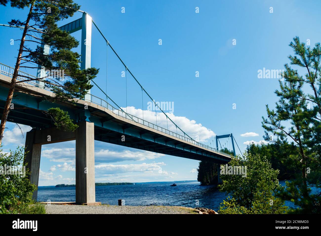 Karisalmi Brücke auf Pulkkilanharju Ridge am See Paijanne, Paijanne Nationalpark, Finnland. Stockfoto