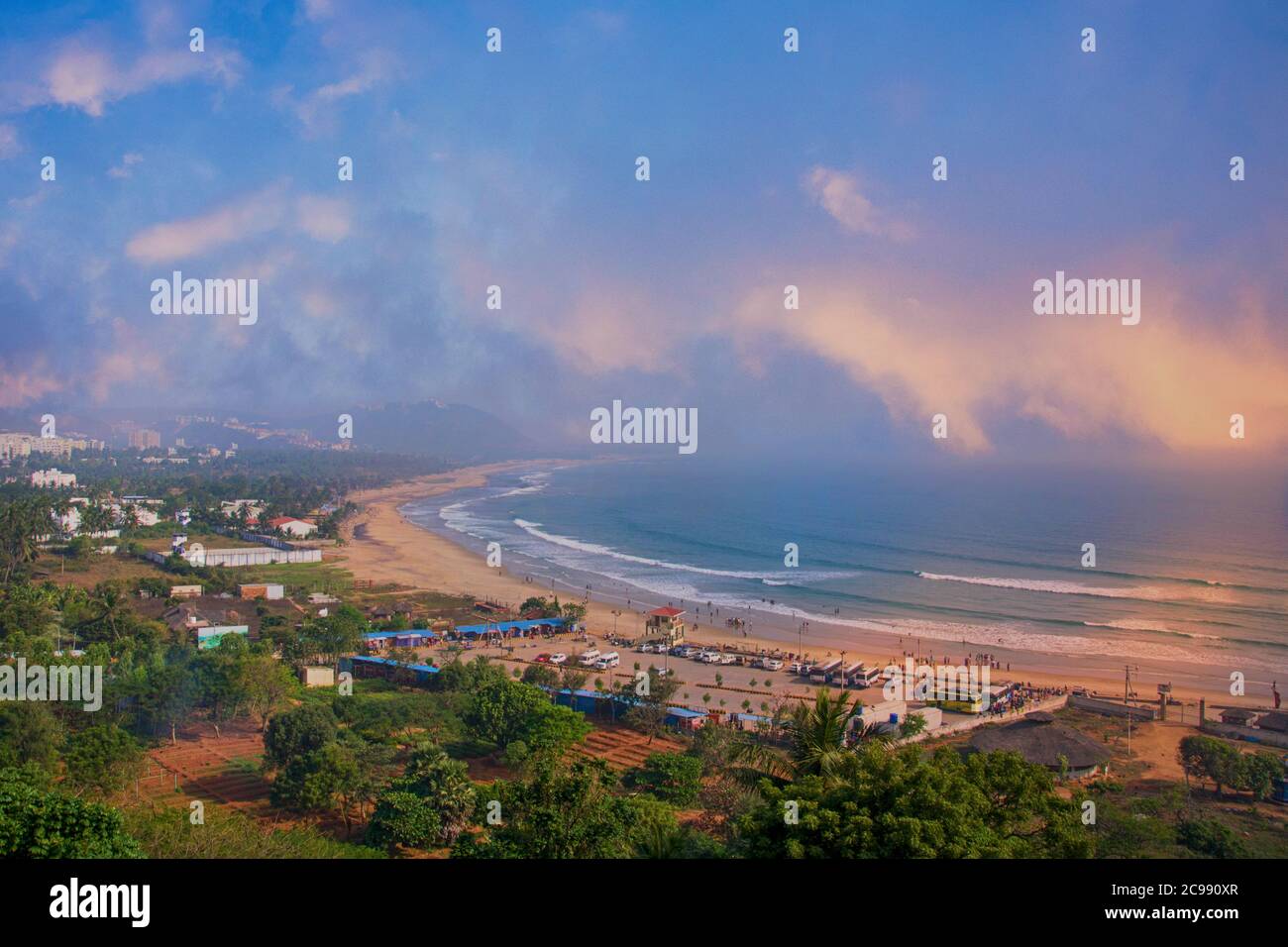 Blick auf Visakhapatnam/ oder Vizag Stadt neben der Bucht von Bengalen Stockfoto