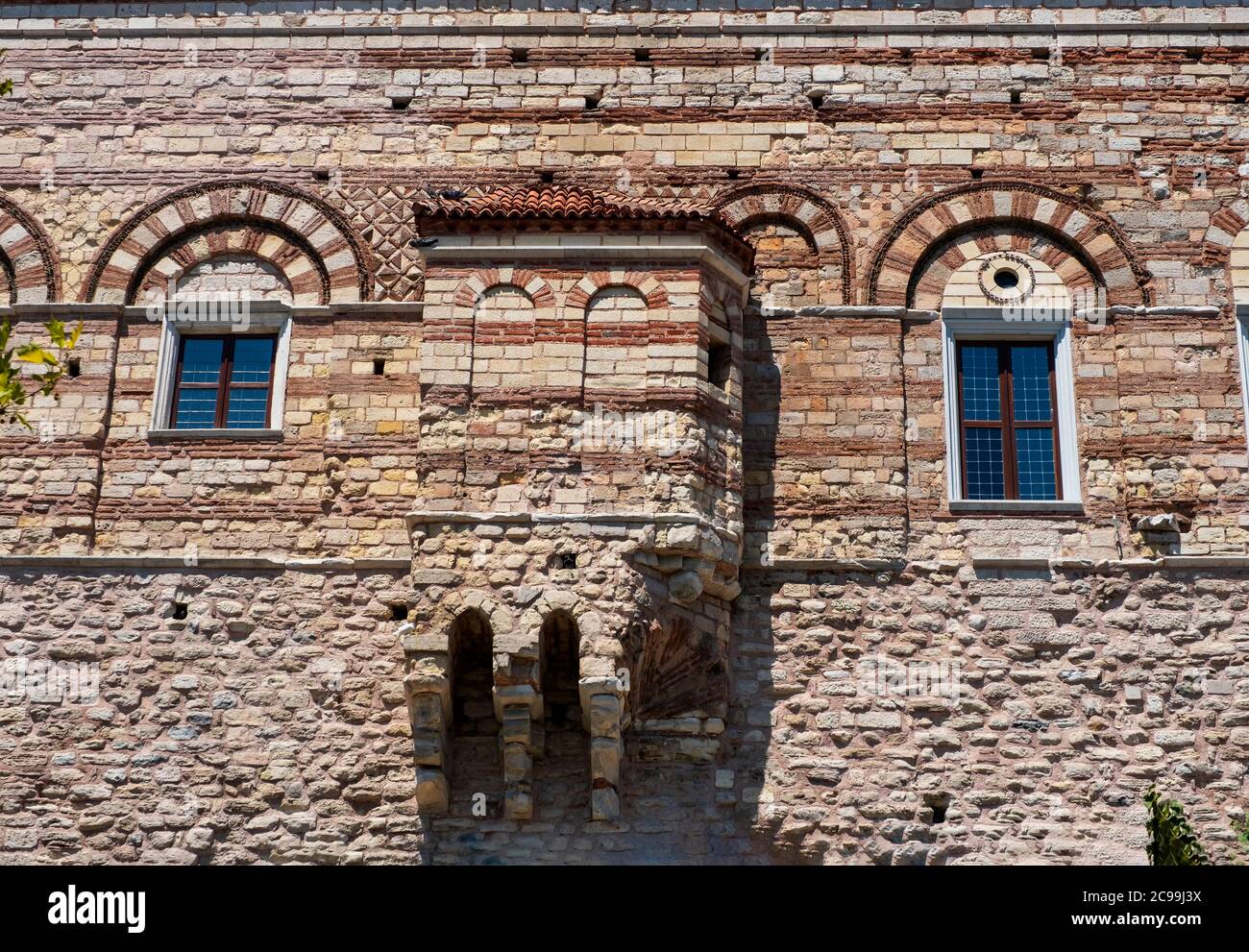 Tekfur Sarayi Museum oder der Palast des Porphyrogenitus, ein byzantinischer Palast aus dem 13. Jahrhundert. Der dickwandige Palast, der an die Landmauern angrenzt. Stockfoto