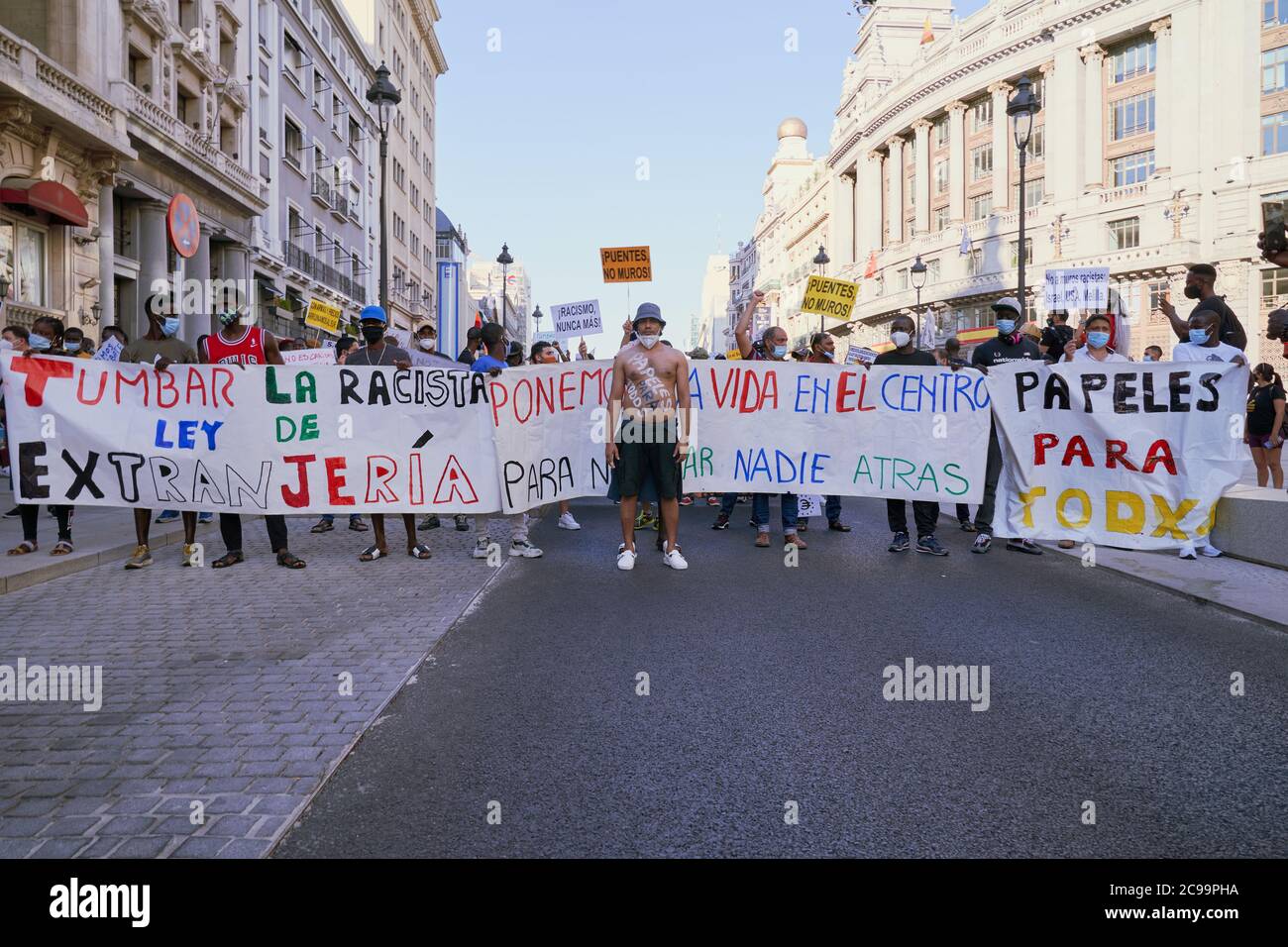 Tapferer Bangla bei den Papers for Everyone Protest Madrid 19. Juli 2020 Stockfoto