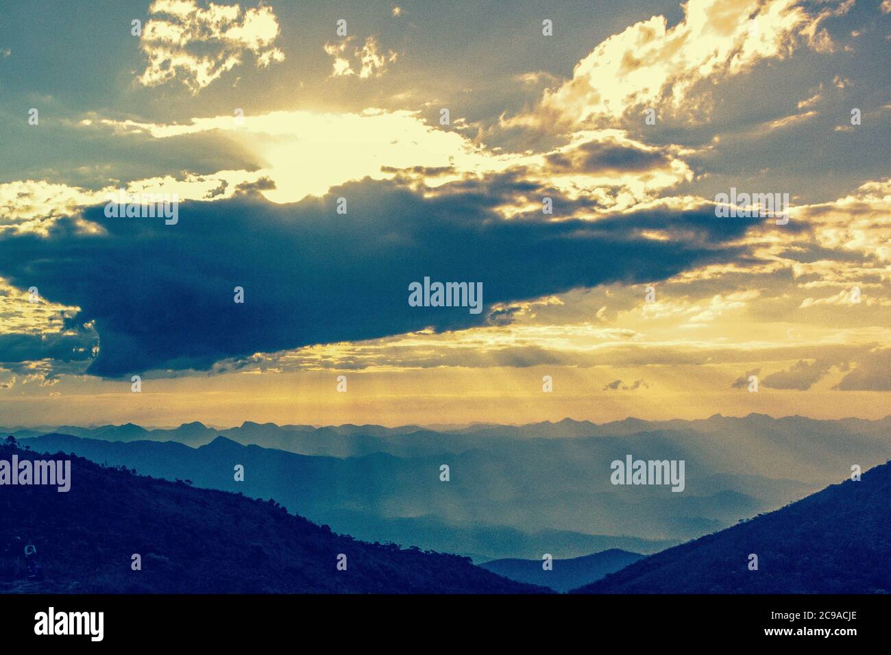 Blick von oben auf den Pico da bandeira, den dritthöchsten Gipfel Brasiliens, der sich im Bundesstaat Espirito Santo befindet Stockfoto