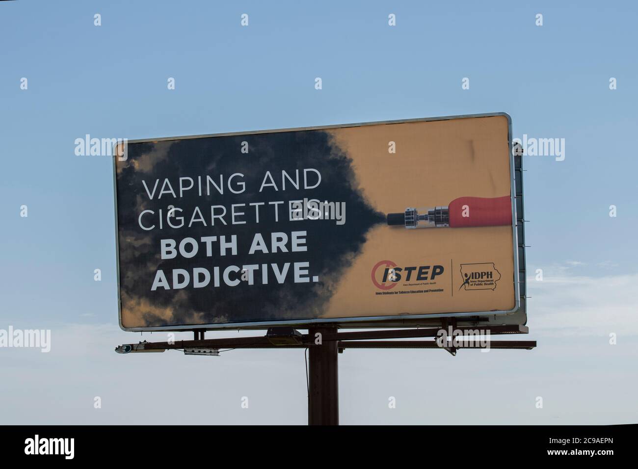 Cedar Falls, Iowa. Anti-Vaping-Billboard-Nachricht. Stockfoto