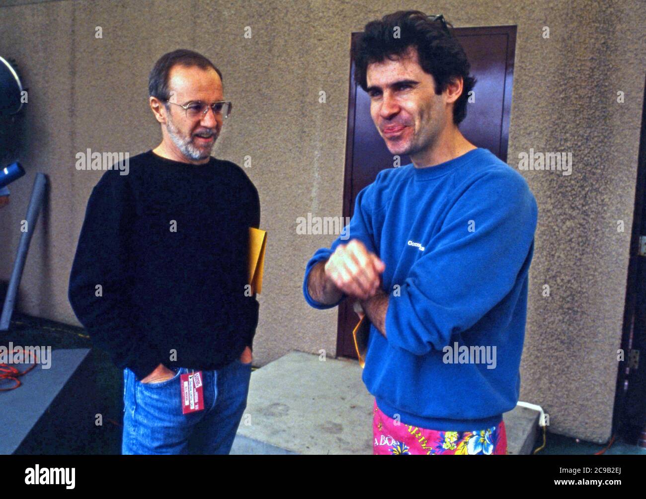 George Carlin, Dennis Miller, Backstage bei Comic Relief Benefit, Los Angeles, CA Stockfoto