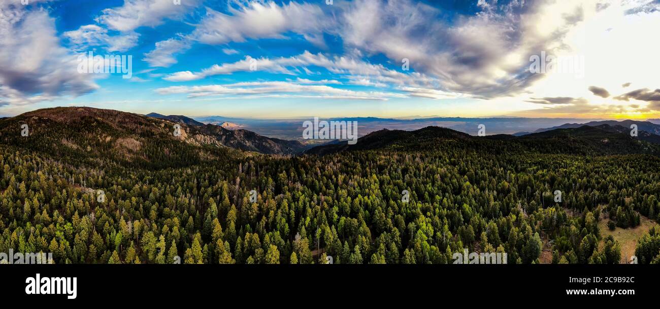 Luftpanorama vom Gipfel des Mt. Graham im Südosten von Arizona, in der Nähe von Safford. Stockfoto Luftpanorama vom Gipfel des Mt. Graham im Südosten von Arizona, in der Nähe von Safford. Stockfoto